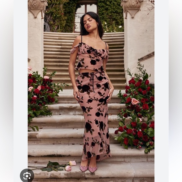 House of CB Imaan floral bias cut maxi skirt in dusty pink Devore - Picture 8 of 13